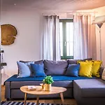 Modernes Blues In Ruhiger Altstadtlage Perfekt Fuer Paare Geniesser Und Auszeiten In Der Weinregion Ihr Gemuetliches Zuhause In Daire *