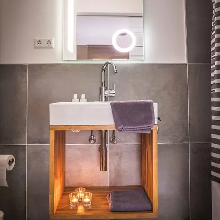Modernes Blues In Ruhiger Altstadtlage Perfekt Fuer Paare Geniesser Und Auszeiten In Der Weinregion Ihr Gemuetliches Zuhause In Appartement *