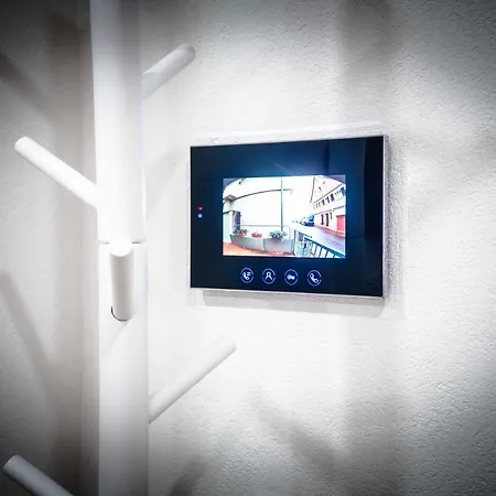 アパート Modernes Apartment Blues In Ruhiger Altstadtlage Perfekt Fuer Paare Geniesser Und Auszeiten In Der Weinregion Ihr Gemuetliches Zuhause In Besigheim