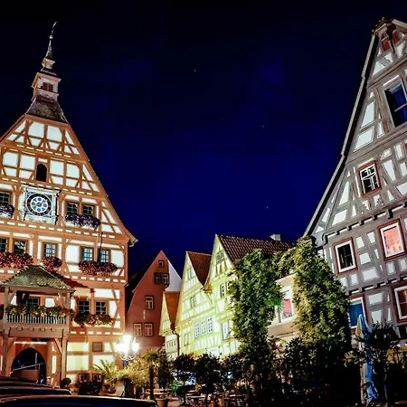 アパート Modernes Apartment Blues In Ruhiger Altstadtlage Perfekt Fuer Paare Geniesser Und Auszeiten In Der Weinregion Ihr Gemuetliches Zuhause In Besigheim