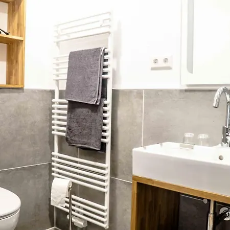 Modernes Apartment Blues In Ruhiger Altstadtlage Perfekt Fuer Paare Geniesser Und Auszeiten In Der Weinregion Ihr Gemuetliches Zuhause In Besigheim Besigheim