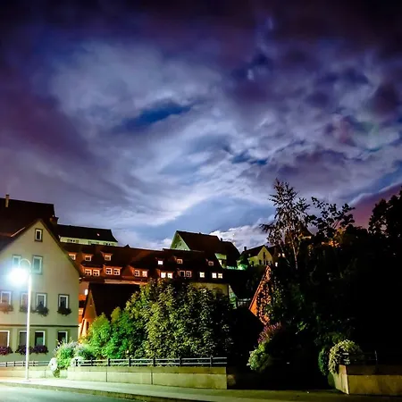 アパート Modernes Apartment Blues In Ruhiger Altstadtlage Perfekt Fuer Paare Geniesser Und Auszeiten In Der Weinregion Ihr Gemuetliches Zuhause In Besigheim *